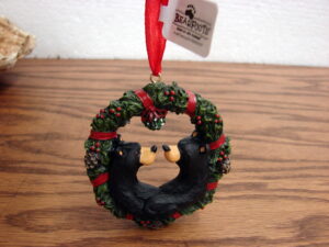 New Big Sky Carvers Bearfoots Bears Jeff Fleming Christmas Kisses Ornament