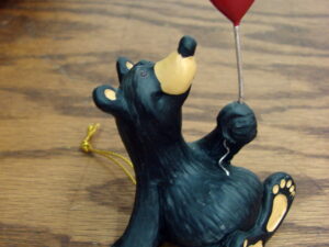 New Big Sky Carvers Bearfoots Bears Jeff Fleming Give Love Heart Mini Figurine