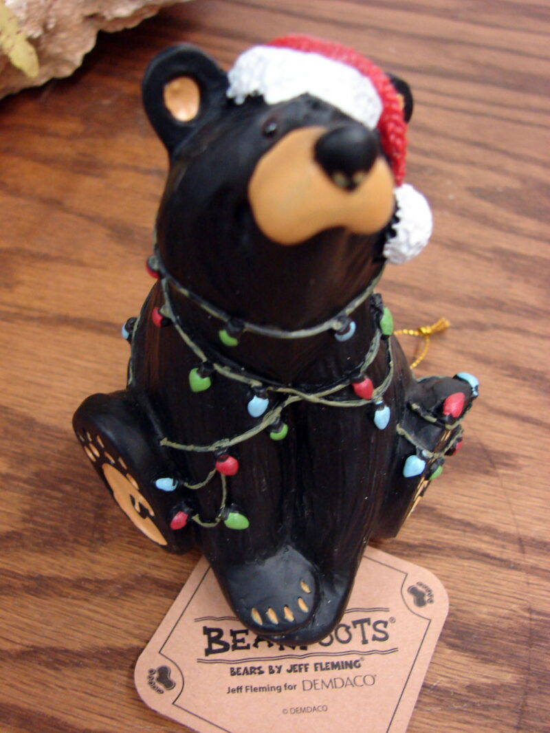 New Big Sky Carvers Bearfoots Bears Jeff Fleming Tangled up for the Holidays Figurine, Moose-R-Us.Com Log Cabin Decor