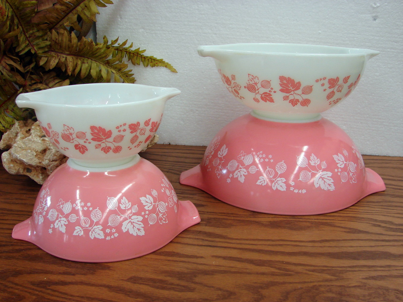 Set/4 Vintage PYREX Gooseberry Pink Black White Cinderella Nesting Mixing Bowl Set