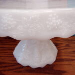 Vintage Anchor Hocking Milk Glass Grape Footed Pedestal Cake Stand NIB - Image 3