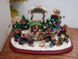Boyd's Bears Kringle's Tree Farm Christmas Danbury Mint Display Retired