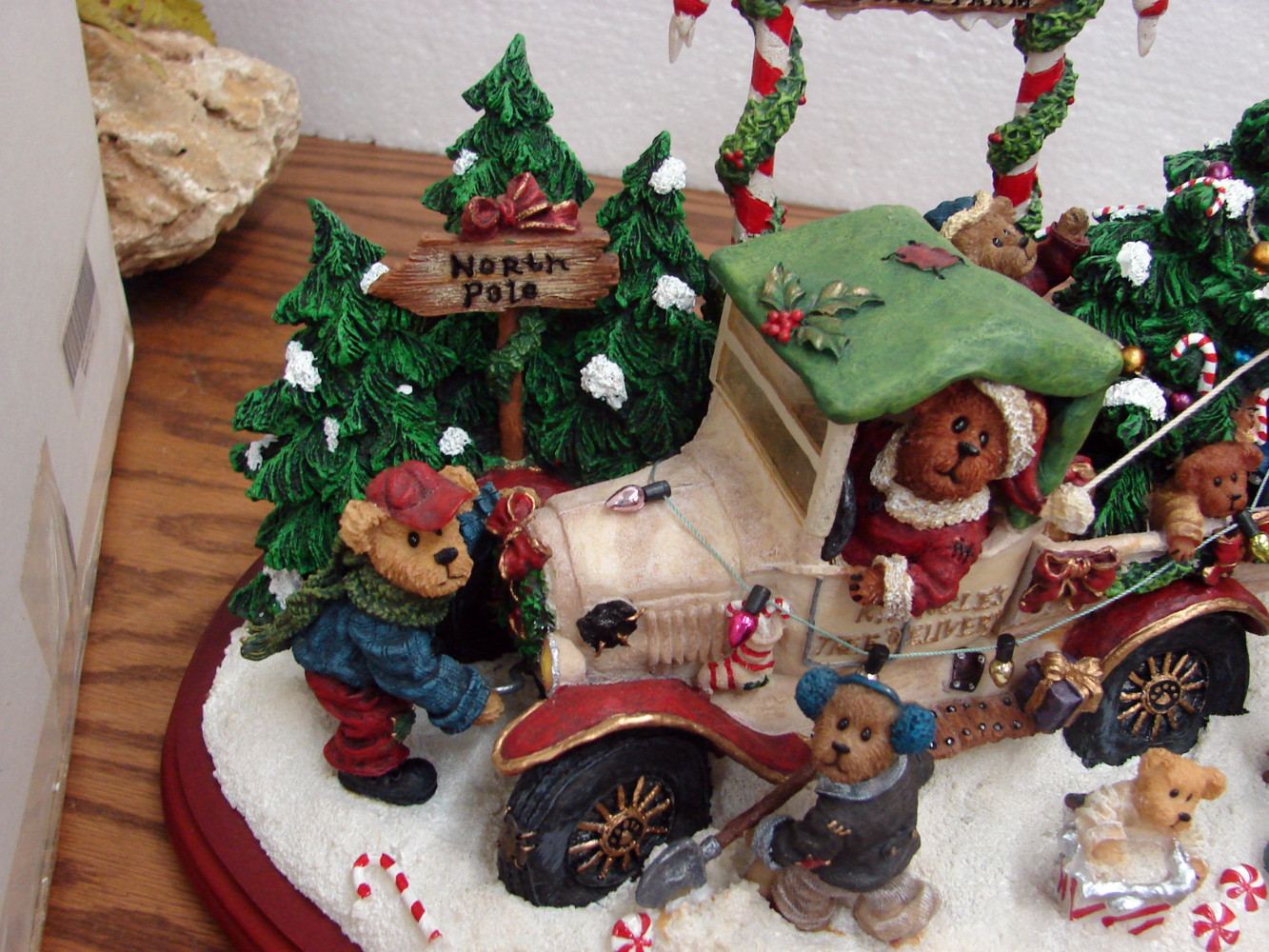 Boyd's Bears Kringle's Tree Farm Christmas Danbury Mint Display Retired - Image 2