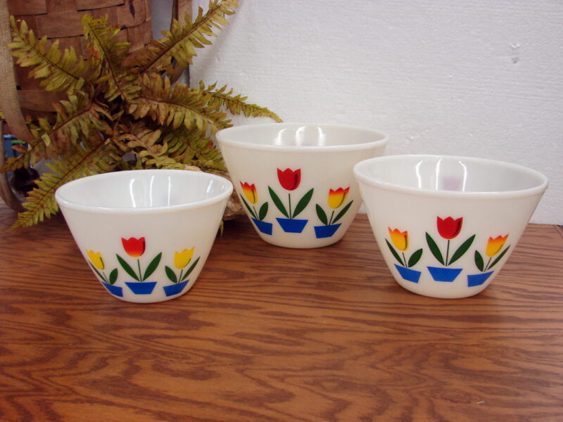 Vintage Fire King White Milk Glass Tulip 8 1/2&#8243; Splash Proof Mixing Bowl, Moose-R-Us.Com Log Cabin Decor