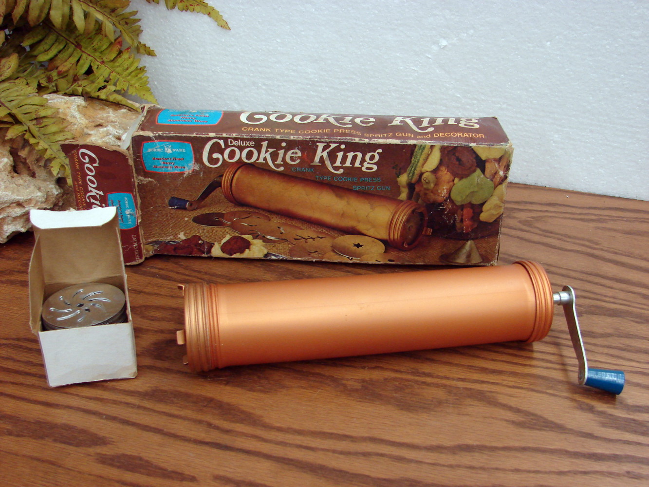 Scandinavian Nordic Ware Deluxe Cookie Press Cookie King Crank Type -   Log Cabin Decor