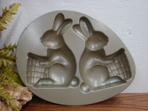 Scandinavian Nordic Ware Heavy Duty Easter Bunny Mold Cake Pan 10 Cups