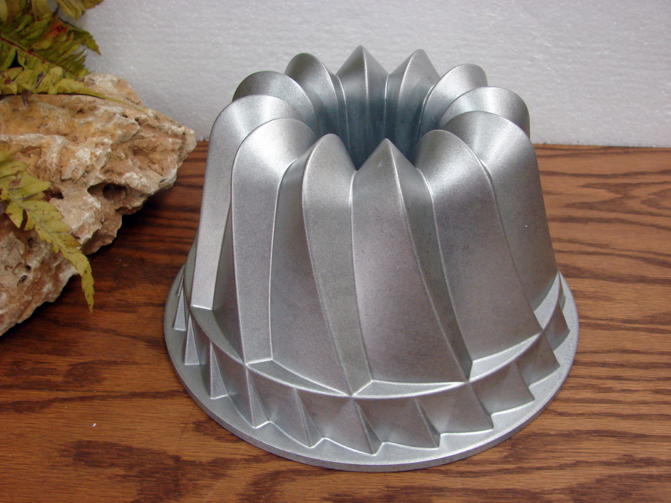 https://www.moose-r-us.com/wp-content/uploads/2023/10/nordicwarekugelhopfbundt.jpg