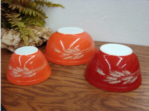 Vintage PYREX Autumn Harvest Orange #403 Round Nesting Mixing Bowl 2 1/2 Qt as is