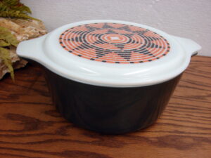 Vintage PYREX Pueblo 2 1/2 Quart 475 Cinderella Round Casserole w/ Lid