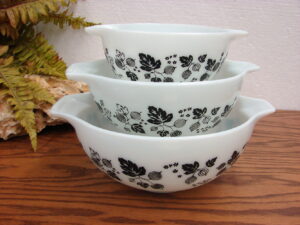 Set/3 Vintage PYREX Gooseberry Black and White Cinderella Nesting Mixing Bowl Set