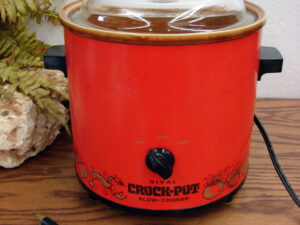 Vintage Rival Crock Pot #3100 Red with Gold Design Retro 3.5 Qt Slow Cooker Stoneware Glass Lid Clean Tested Working