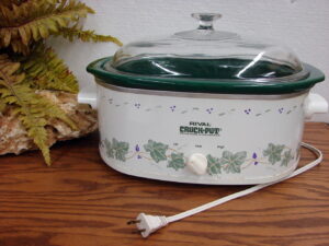 Rival Slow Cooker 3745 4.5 qt Oval Crock Pot Ivy & Grapes Green Stoneware