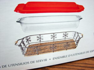 NIB Snowflake pyrex 3 Pc Serveware Set 9 x 13 Baking Dish Pan Serving Carrier Cover