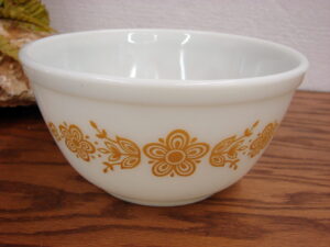 Vintage PYREX Butterfly Gold #402 Round Mixing Nesting Bowl 1 1/2 Quart