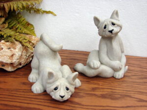 Vintage Quarry Critters Cat Pounce Cara Sitting Catalina Stoneware Second Nature Design