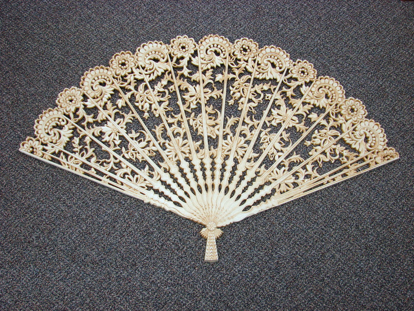 Vintage Burwood Products 3-D Wall Hanging Ivory Tan Fan 4402 Hollywood Ornate