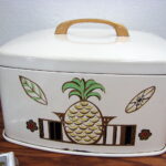 Vintage MCM Metal Pineapple Square Cake Cover with Glass Click Lock Base - Image 4