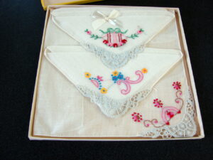 Vintage MCM Spanish Mantilla New in Box Scallop Embroidery Powers Dept Store, Moose-R-Us.Com Log Cabin Decor