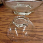 Vintage Jeanette Glass MCM Hexagon Base Chip Dip Set Brass Handles - Image 2