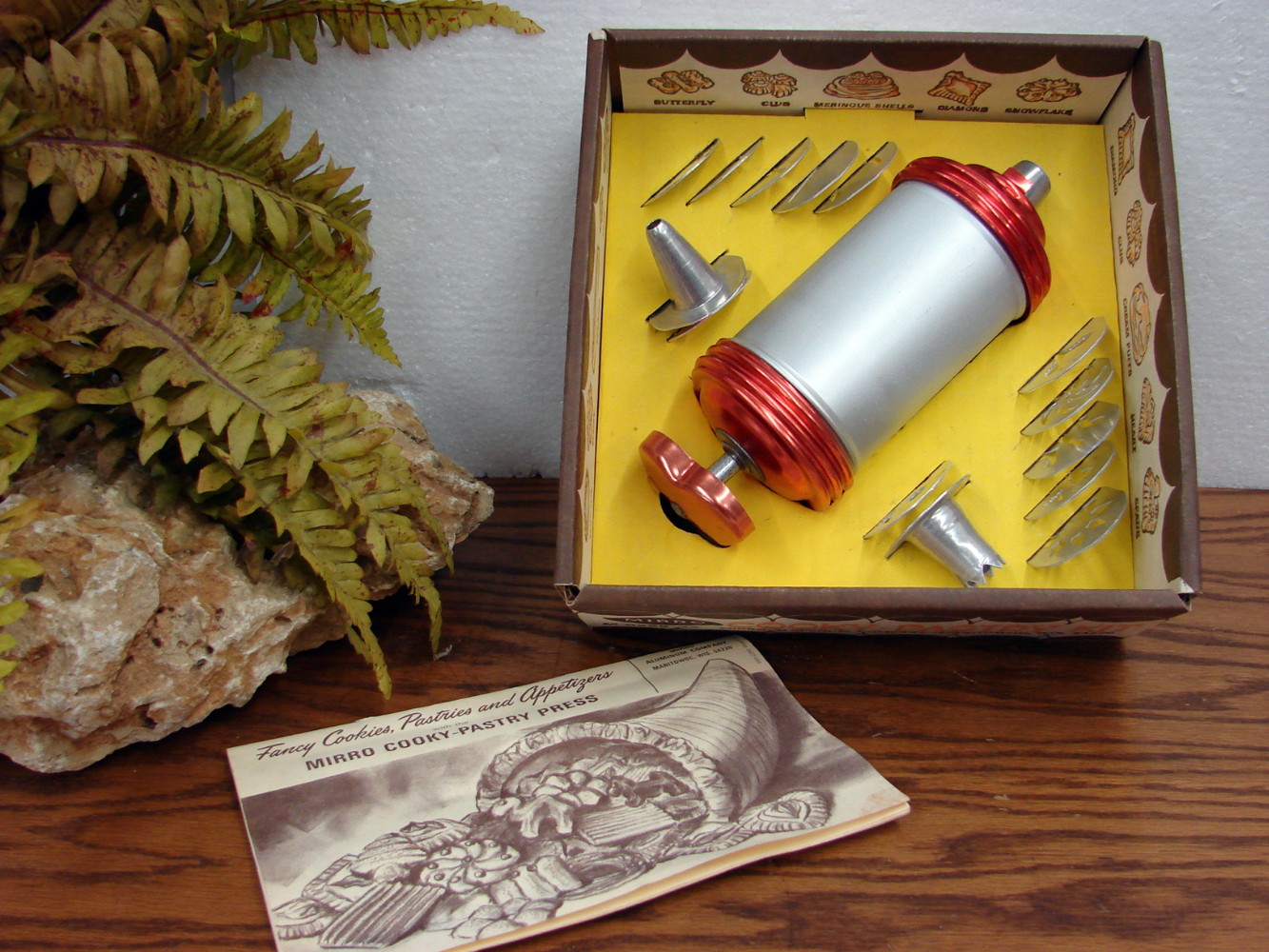 Complete Vintage Mirro #358 Cookie Cooky Press Fat Reservoir Copper Accents Display Box - Image 4