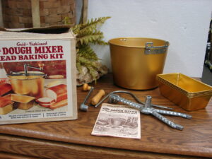 Vintage Mirro Aluminum Gold-Fashioned Dough Mixer Bread Baking Kit NIB