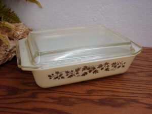 Vintage PYREX Gold Acorn Oak Leaf Vine #575 Space Saver Casserole w/ Space Saver Lid