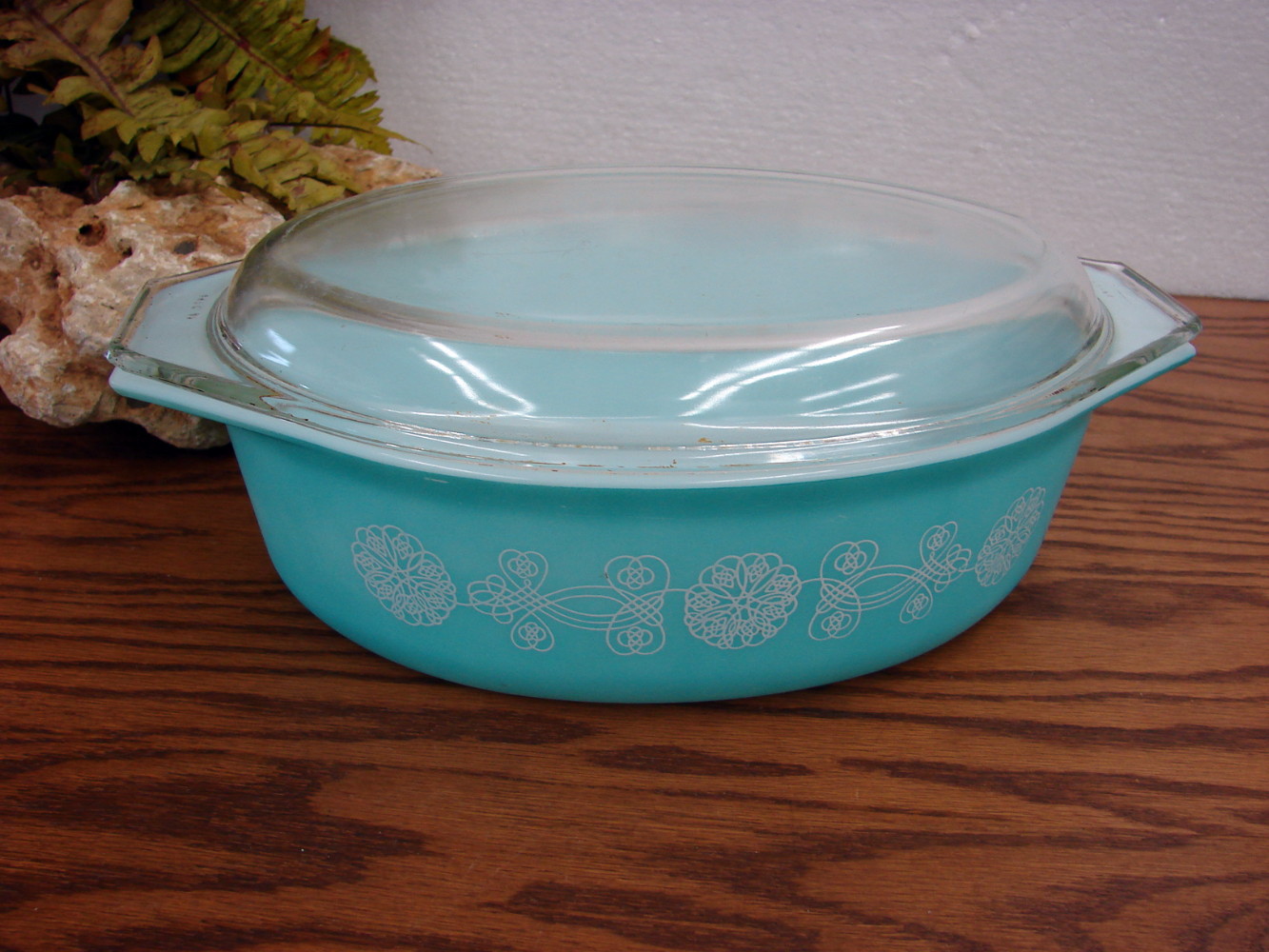 Casserole Dish, 2 Quart Round Ceramic Bakeware with Cover, Lace