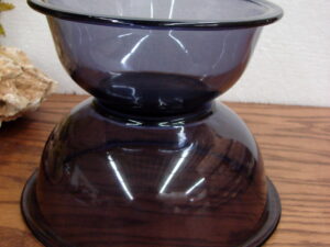 Vintage PYREX Glass Amethyst #323 Nesting Mixing Bowl Ring Bottom 1 1/2 Liter