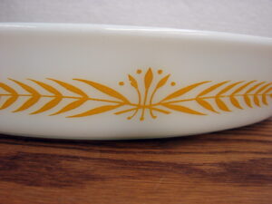 Vintage PYREX Royal Wheat Divided Vegetable Serving Dish 1 1/2 Quart