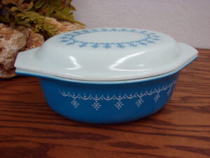 Vintage PYREX Blue Snowflake Garland #043 Oval Casserole w/ Lid 1 1/2 Qt