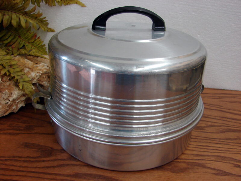 Vintage MCM Aluminum Regal Ware Cake and Pie Carrier Snap On Lid, Moose-R-Us.Com Log Cabin Decor