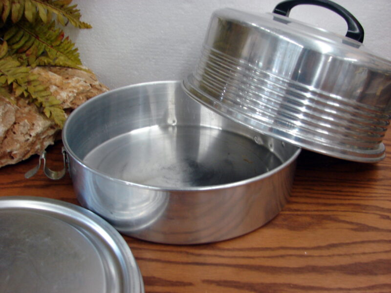 Vintage MCM Aluminum Regal Ware Cake and Pie Carrier Snap On Lid, Moose-R-Us.Com Log Cabin Decor