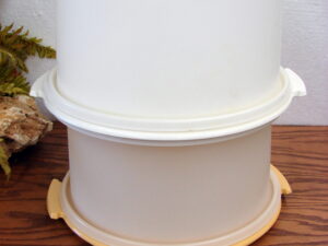 Vintage Tupperware Round Angel Food Cake #684 Carrier w/ Lid
