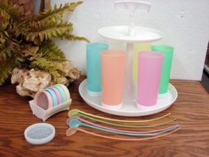Vintage Tupperware Ice Tea Lemon aid Carousel Caddy Glasses Stirrers Coasters