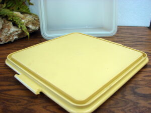 Vintage Tupperware #1241 Large Square Harvest Gold Cake Taker Keeper