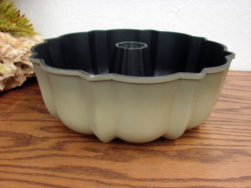 Scandinavian Nordic Ware Avocado Northland Heavy Duty Aluminum Bundt Pan, Moose-R-Us.Com Antiques Collectibles Log Cabin Decor