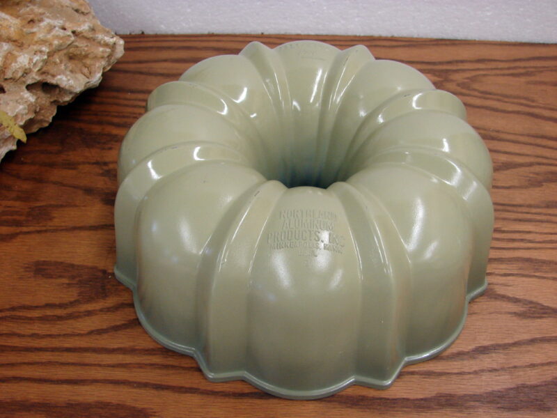 Scandinavian Nordic Ware Avocado Northland Heavy Duty Aluminum Bundt Pan, Moose-R-Us.Com Antiques Collectibles Log Cabin Decor