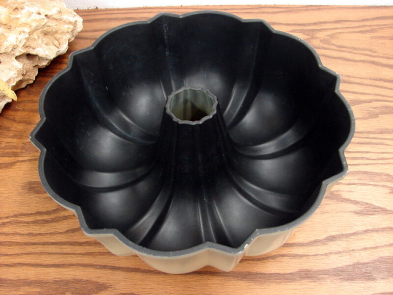 Scandinavian Nordic Ware Avocado Northland Heavy Duty Aluminum Bundt Pan, Moose-R-Us.Com Antiques Collectibles Log Cabin Decor