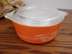 Vintage PYREX Autumn Harvest #472 Cinderella Round Casserole w/ Lid 1 1/2 pt