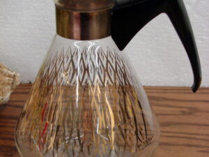 Vintage PYREX Gold Trim MCM Carafe Decanter Pitcher w/ Lid Triangle Pattern