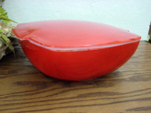 Vintage PYREX Hostess Red Square 2 1/2 qt Casserole Serving Dish #525 w/Lid