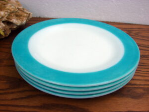 Vintage PYREX #045 Empire Scroll Filigree 2 1/2 Qt w/ Lid, Moose-R-Us.Com Log Cabin Decor