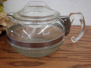 Vintage PYREX 8126 Flameware Clear Glass 6 Cup Teapot Tea Pot Fin Lid