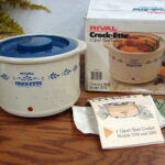 Vintage #3205 Rival Crock-ette 1 Quart Stoneware Slow Cooker Dips Cookbook Box