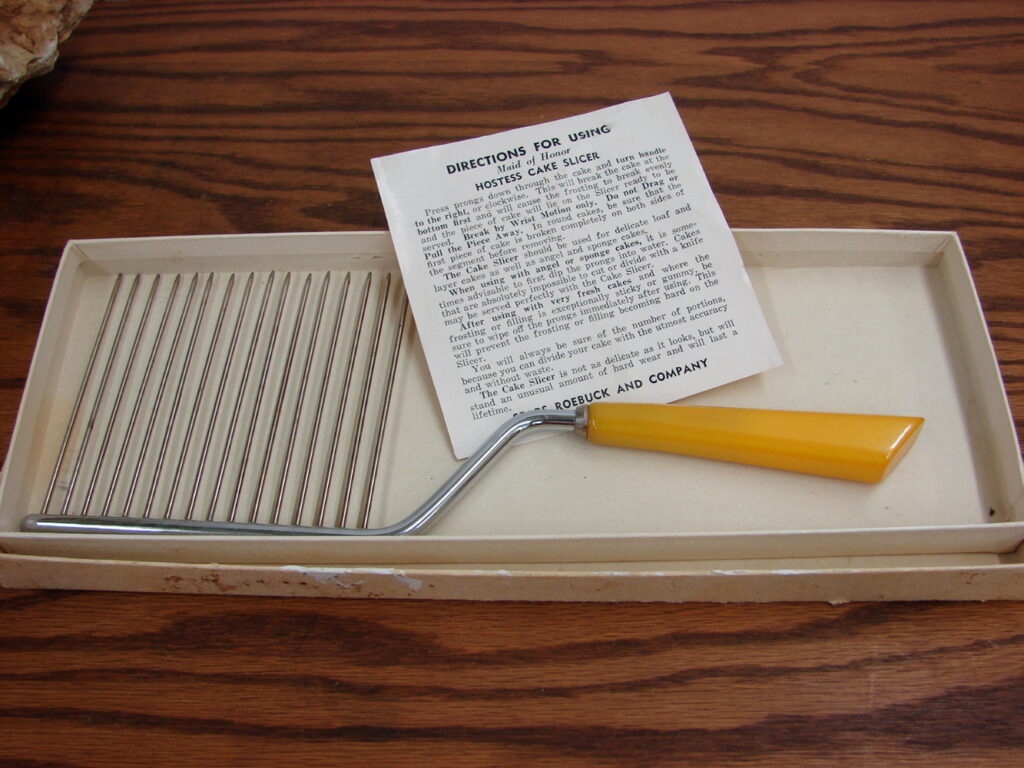 Vintage NIB Sears Roebuck Bakelite Handle Hostess Cake Slicer Box