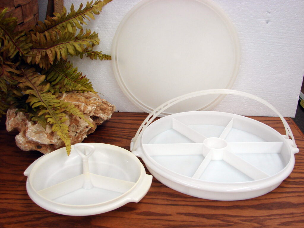 vintage-tupperware-405-divided-party-vegetable-serving-tray-w-handle