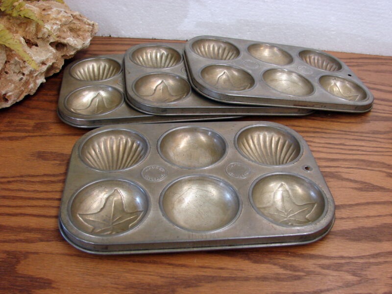 Vintage Tin Madeleine Made England Mince Pie Baking Pan Molds, Moose-R-Us.Com Log Cabin Decor