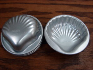 Vintage Aluminum 4 pc Seashell Clam Shell Mold 2 3/4" M-C20