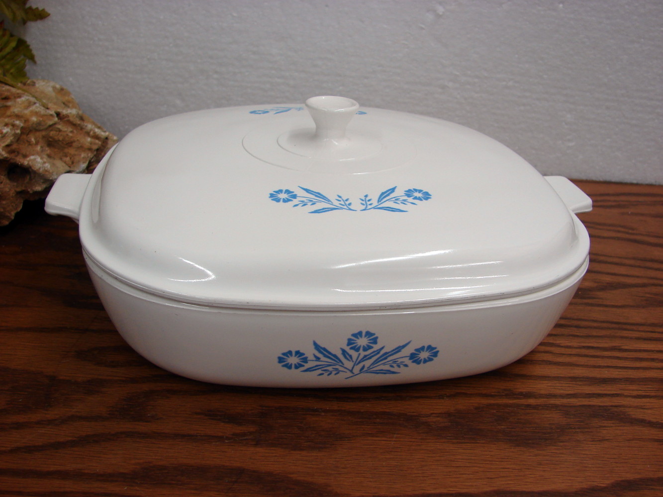 Corning Ware Blue Cornflower Pyroceram B-39 Patterned White Solid Lid 10" as is