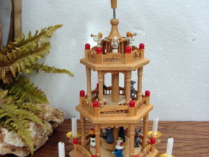 Vintage Weihnachtspyramide Wood 3 Tier Christmas Pyramid Candle Powered Carousel